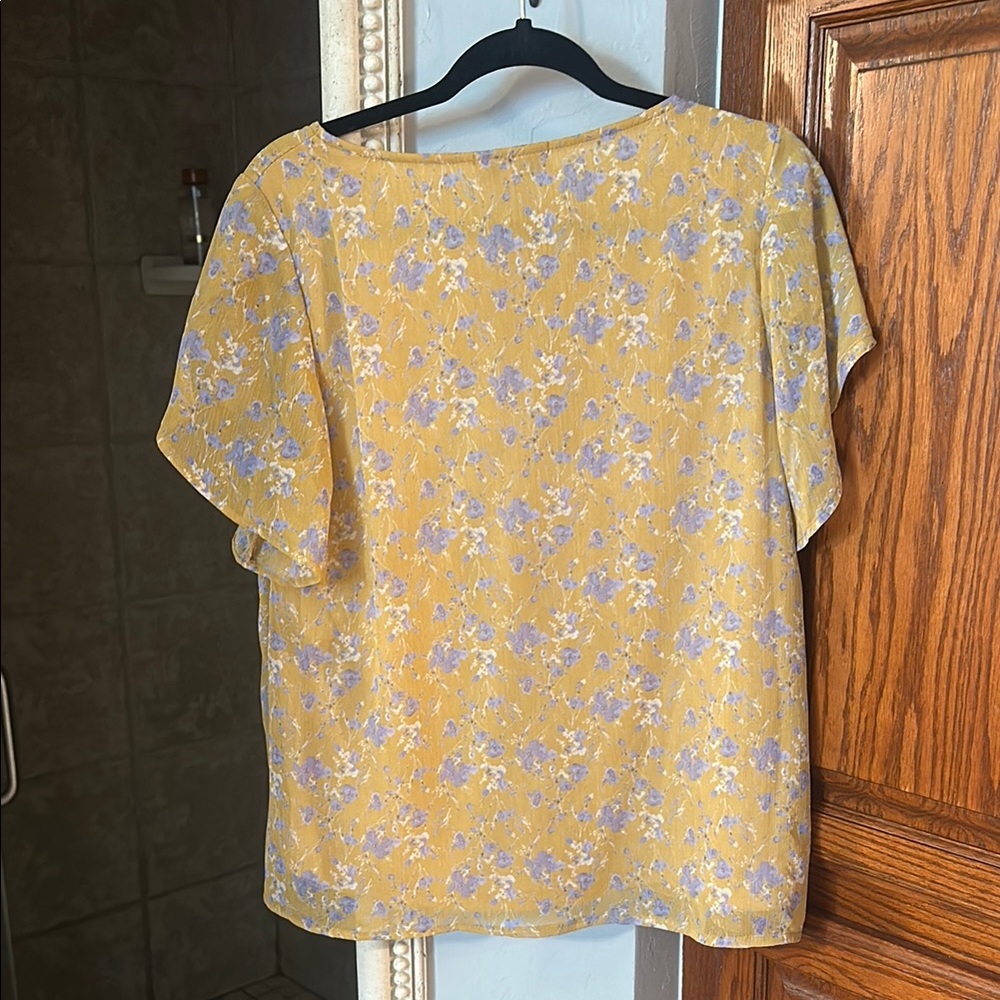 Gilli Yellow Flutter Sleeve Ruffled Blouse - Picture 5 of 5